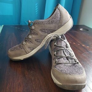 Dansko lightweight Hiker/Water trail adventures sneaker  6.5